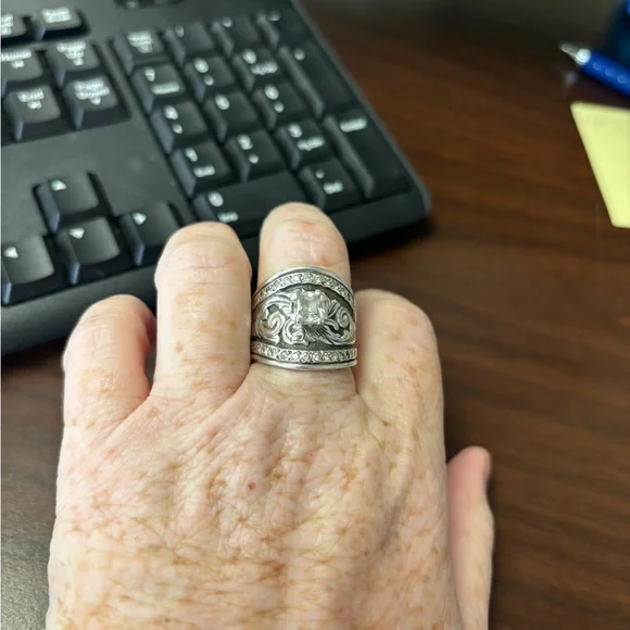 Hyo Siler size 9! I bought it and it’s just a bit too big. - Picture 4 of 7